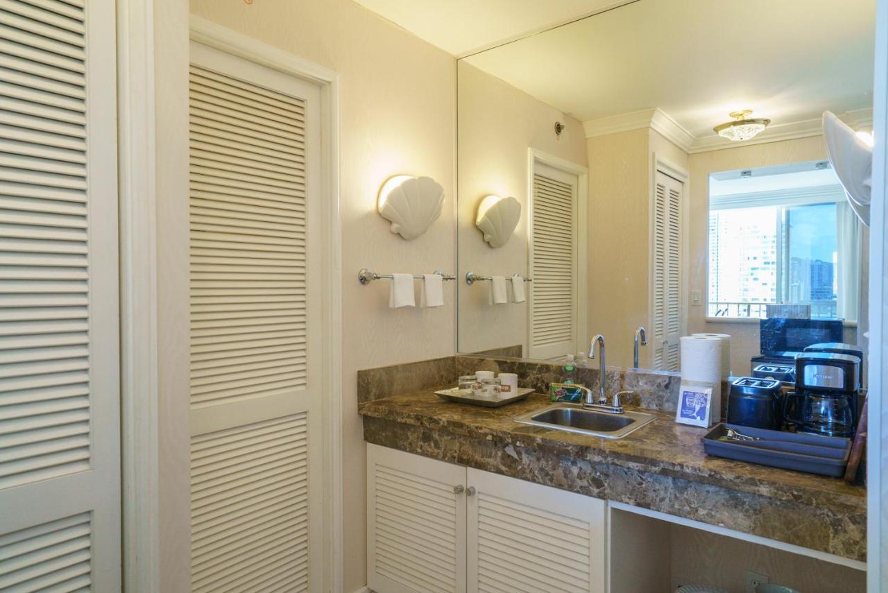 Studio Unit At The Royal Garden, In Waikiki ワイキキ・ロイヤルガーデン Honolulu Esterno foto